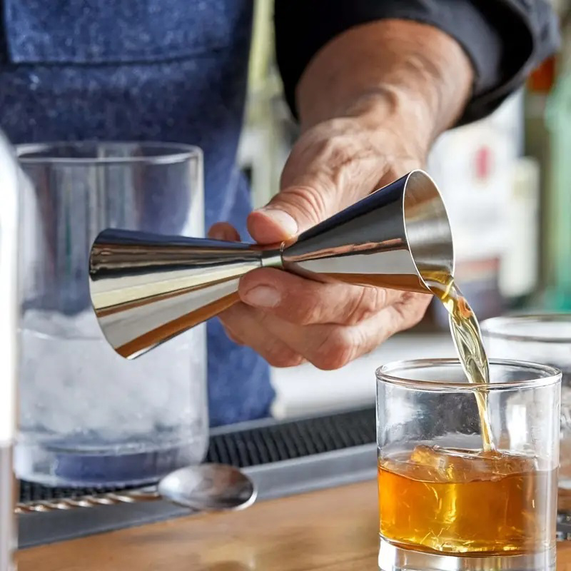 كوب قياس الكوكتيل من الفولاذ ا - مراجعة Spirit Measure Jigger وسعره