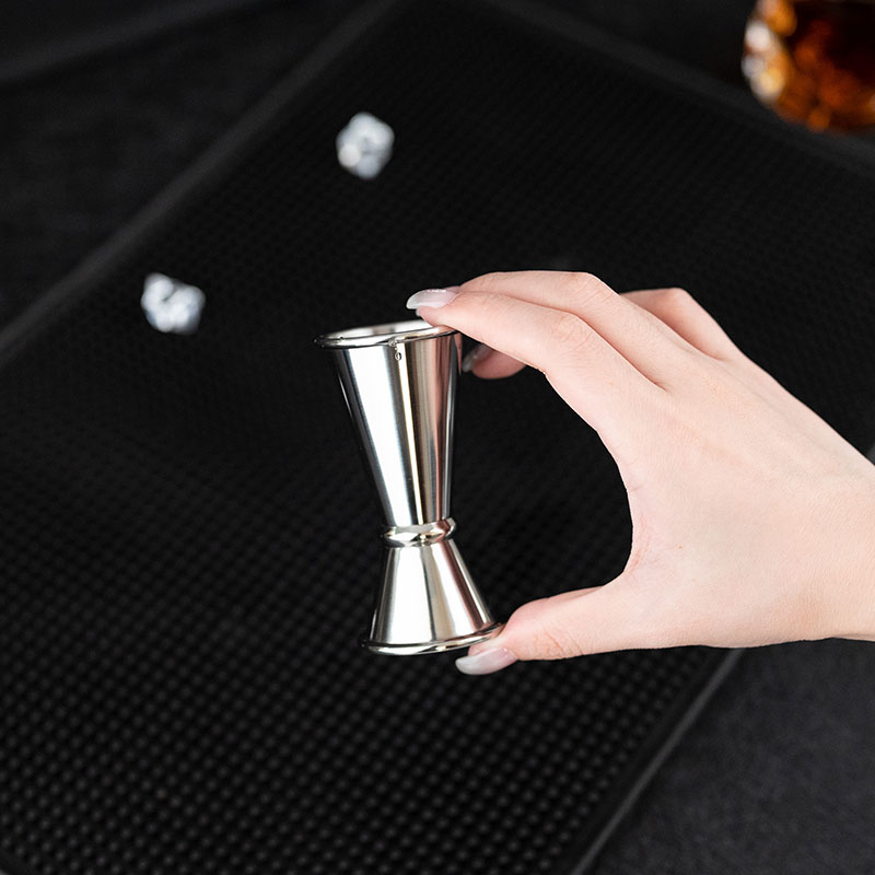 كوب قياس مزدوج من الفولاذ المق - مراجعة Spirit Measure Jigger وسعره